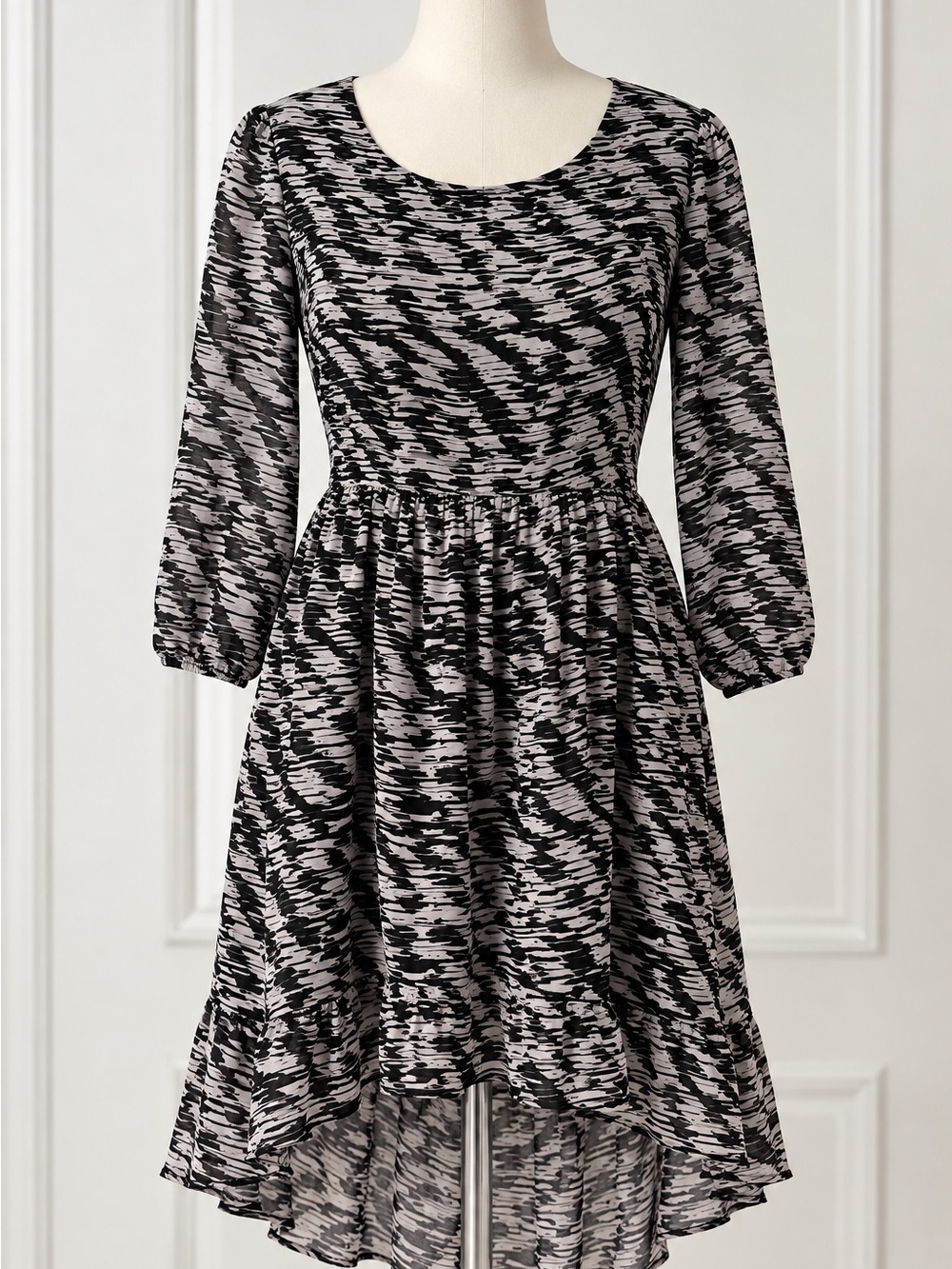 One Clothing M Abstract Print High Low Ruffle Dress